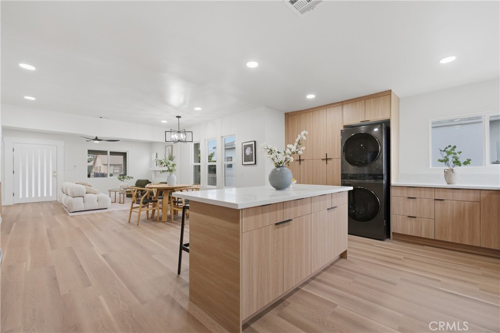 1724 W 43rd Street Property Photo 19