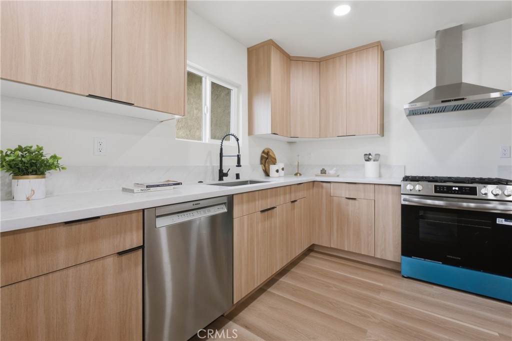 1724 W 43rd Street Property Photo 20