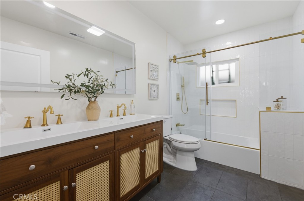 1724 W 43rd Street Property Photo 37