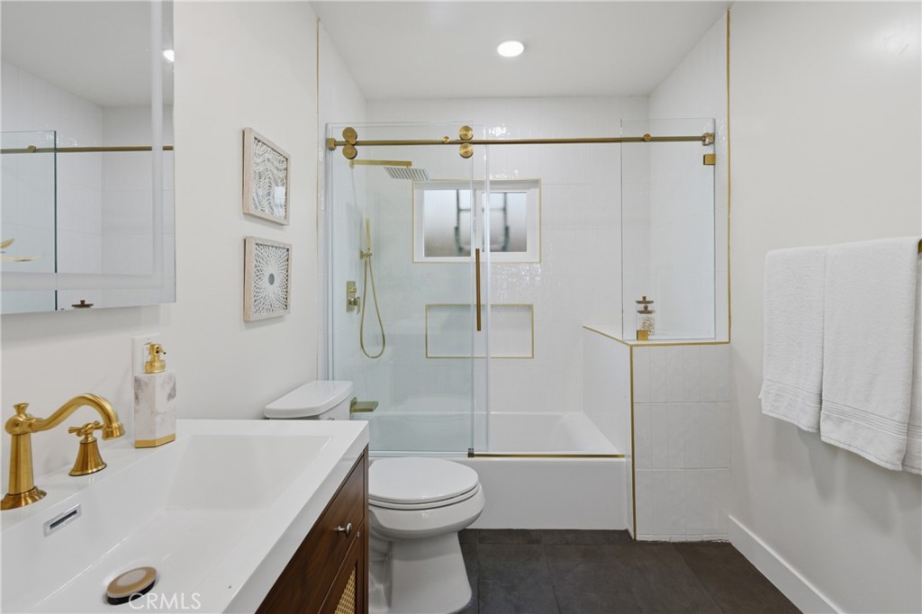 1724 W 43rd Street Property Photo 38