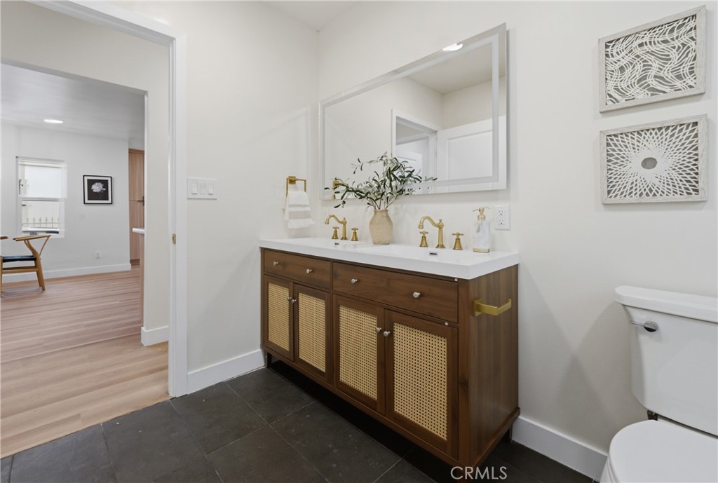 1724 W 43rd Street Property Photo 39