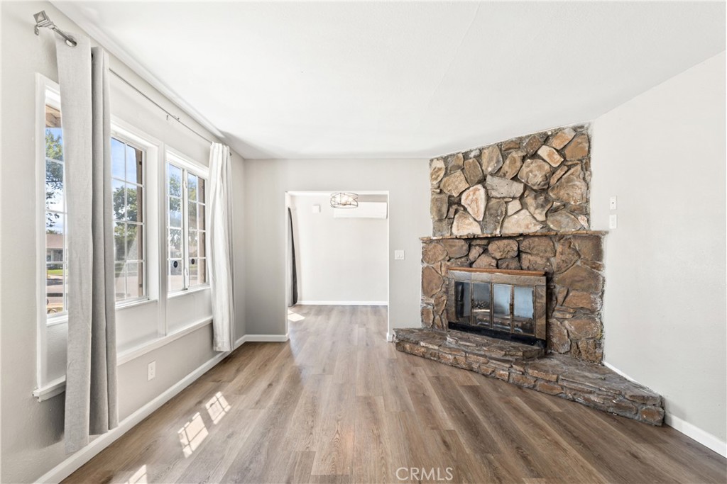 2806 Lawrence Avenue Property Photo 7