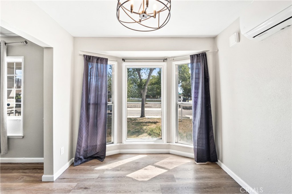 2806 Lawrence Avenue Property Photo 8