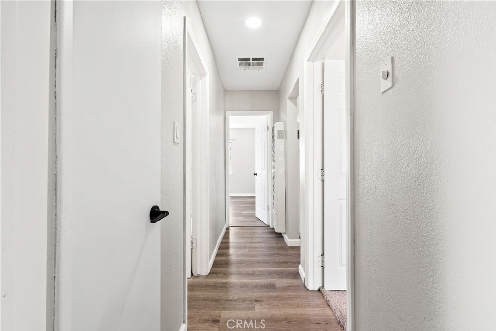 2806 Lawrence Avenue Property Photo 14