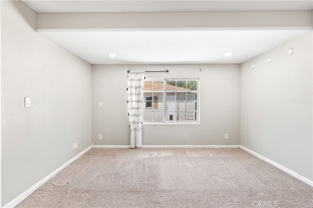 2806 Lawrence Avenue Property Photo 22