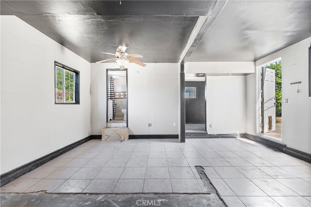 2806 Lawrence Avenue Property Photo 33