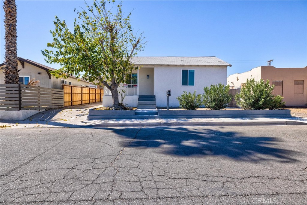 124 W Fredricks Property Photo