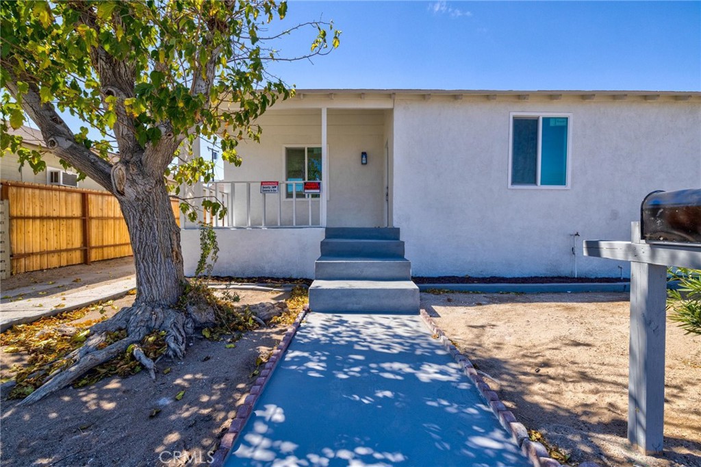 124 W Fredricks Property Photo 2