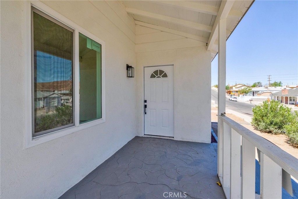 124 W Fredricks Property Photo 4