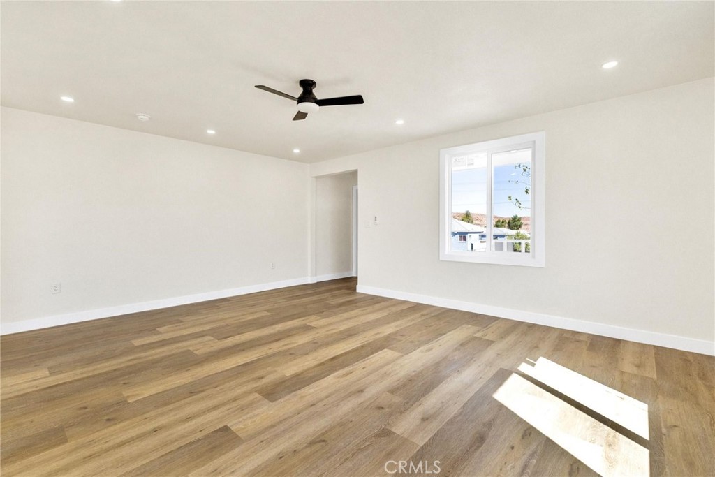 124 W Fredricks Property Photo 8