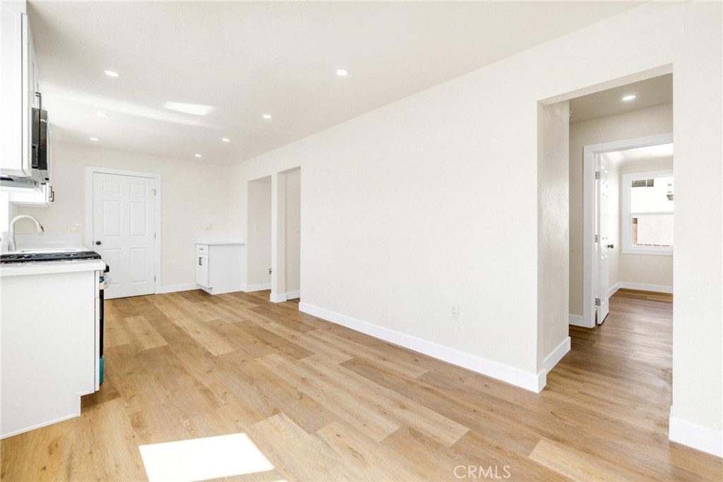 124 W Fredricks Property Photo 11
