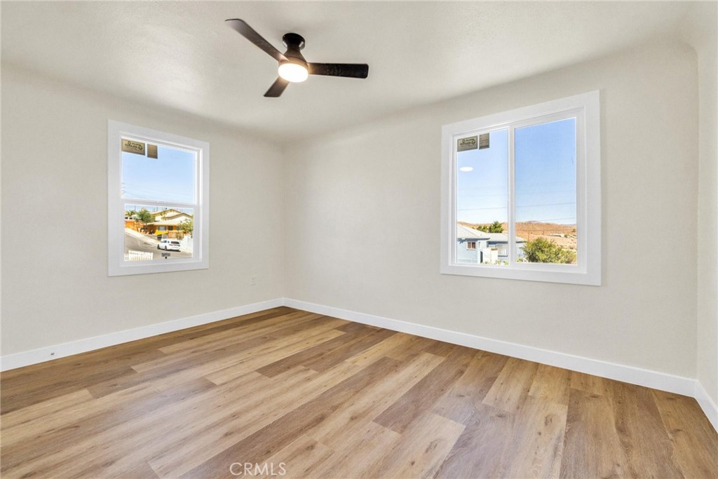 124 W Fredricks Property Photo 18