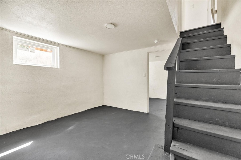 124 W Fredricks Property Photo 36