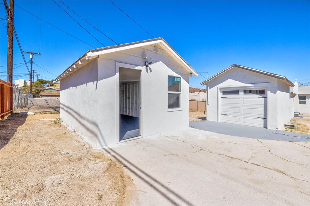 124 W Fredricks Property Photo 43