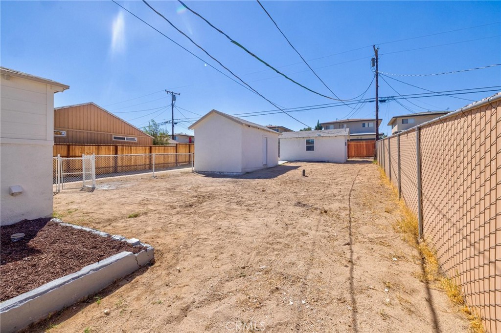 124 W Fredricks Property Photo 51
