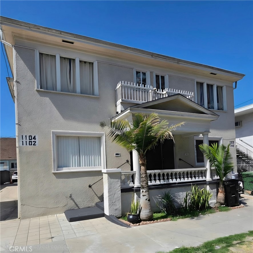 1102 W 18th