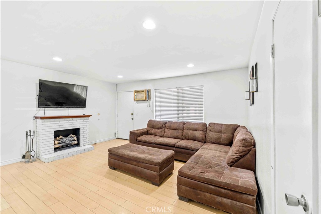 15351 Orange Ave 8 Property Photo 2
