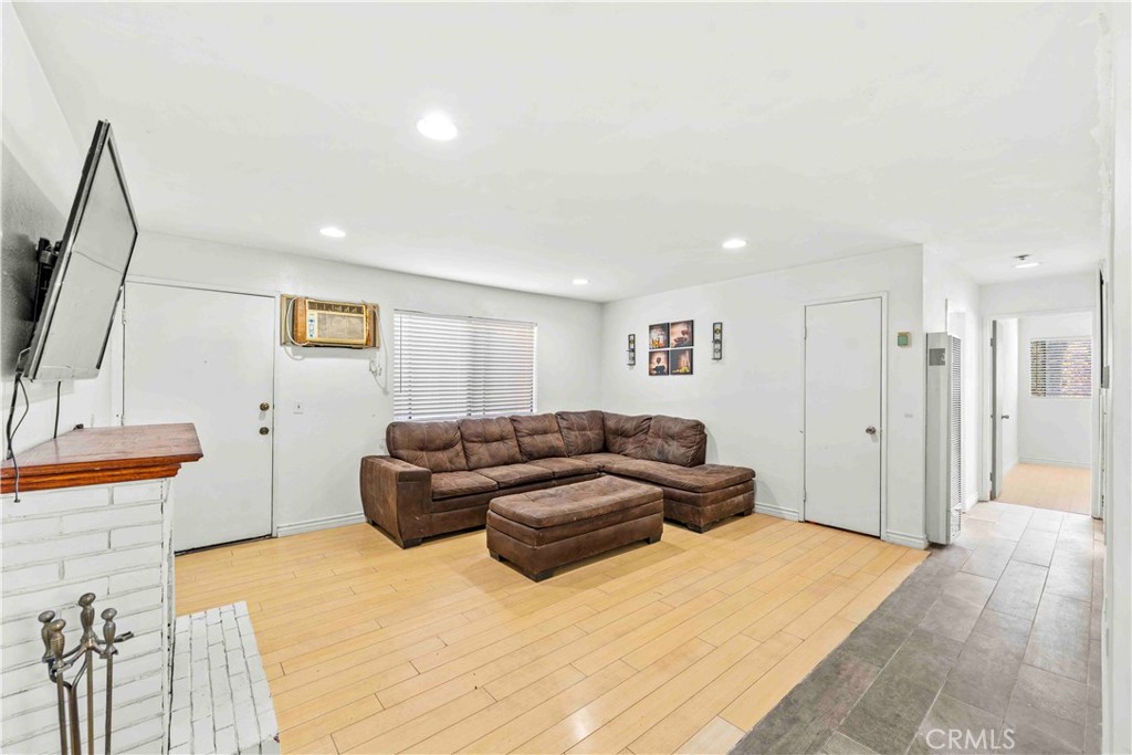 15351 Orange Ave 8 Property Photo 3