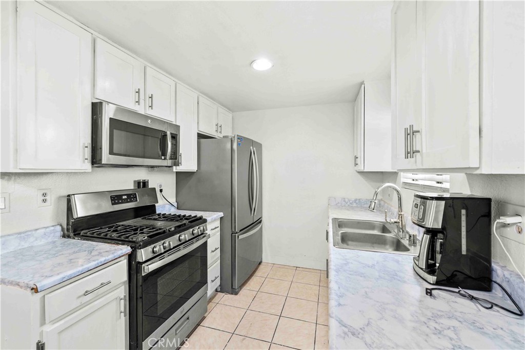15351 Orange Ave 8 Property Photo 5