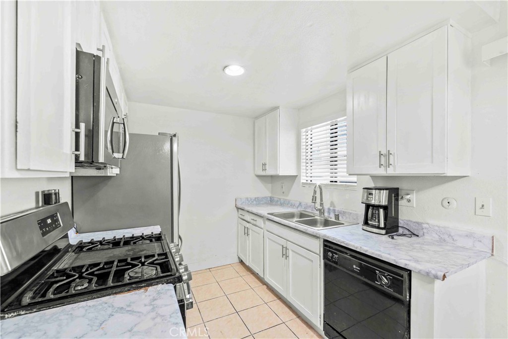 15351 Orange Ave 8 Property Photo 6