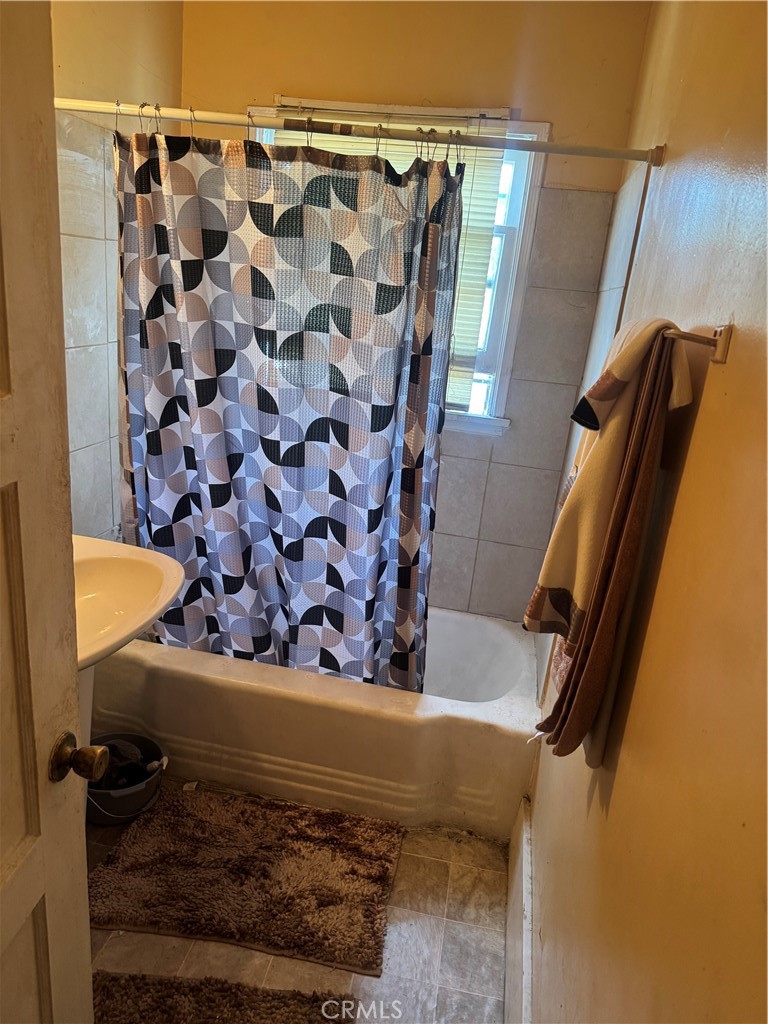 2100 N Wilmington Property Photo 3
