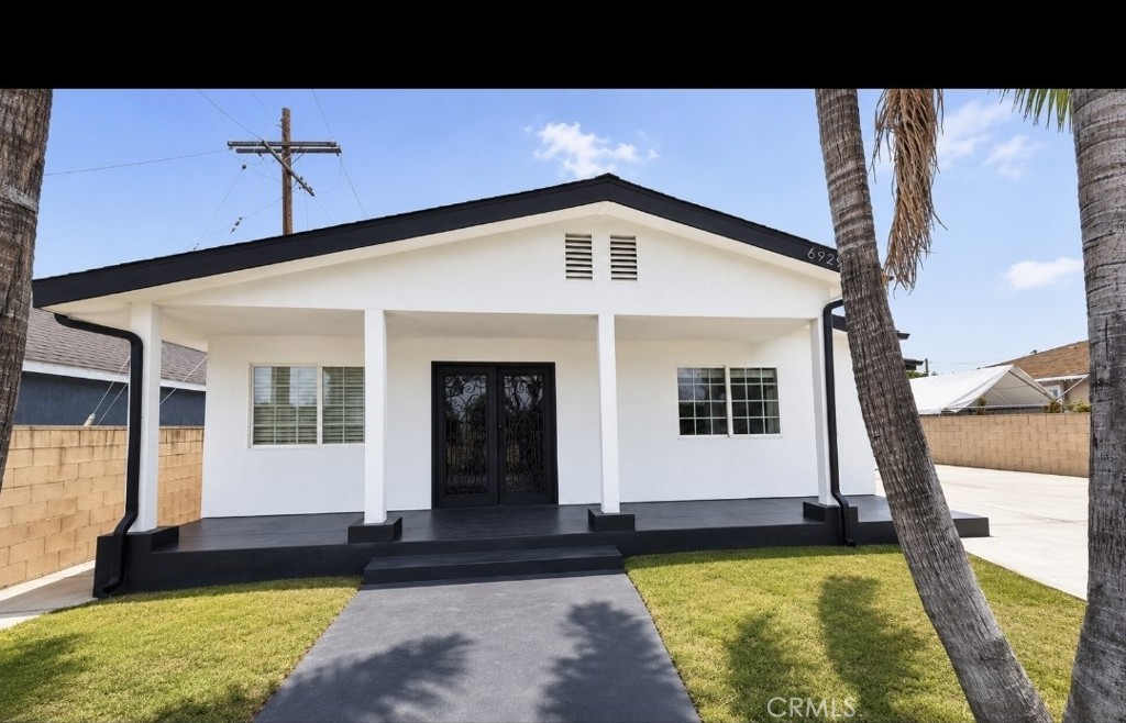 6929 El Selinda Property Photo 1