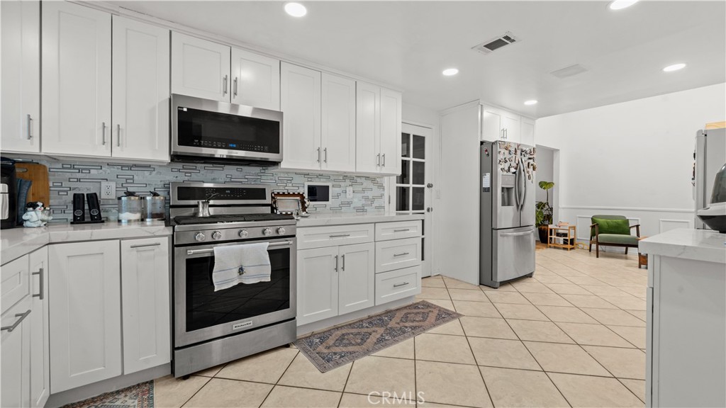 28140 Tambora Property Photo 15