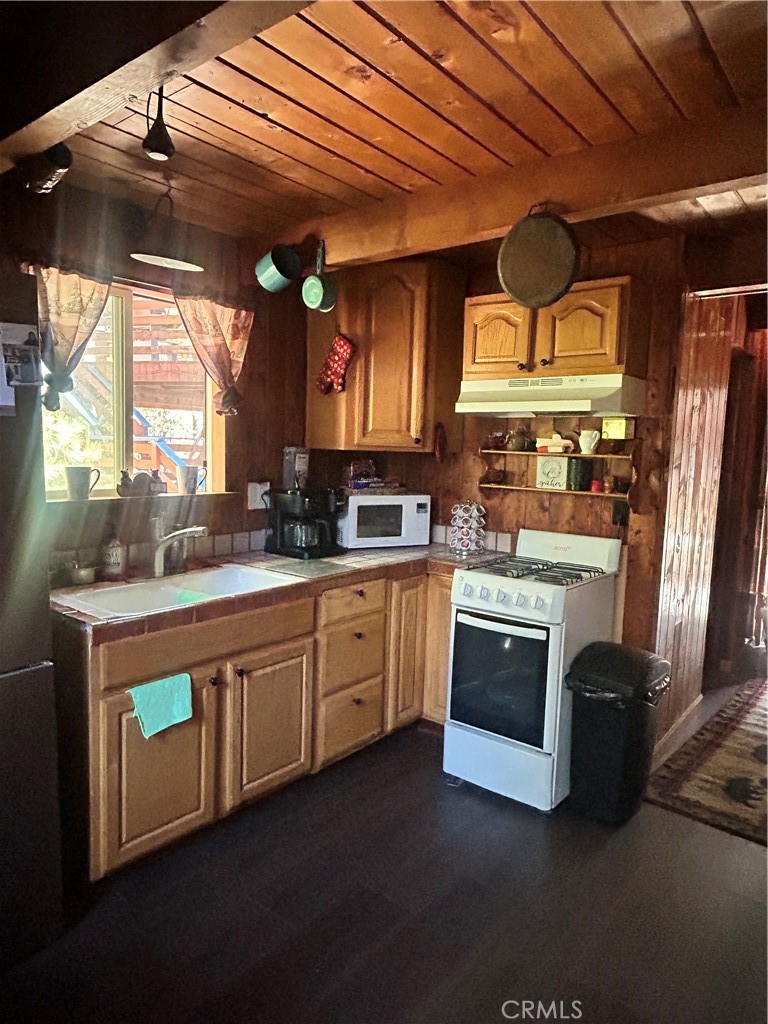 32744 Encina Property Photo 6