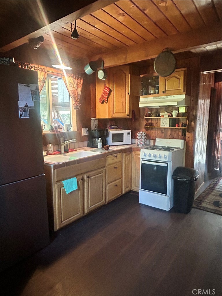 32744 Encina Property Photo 8