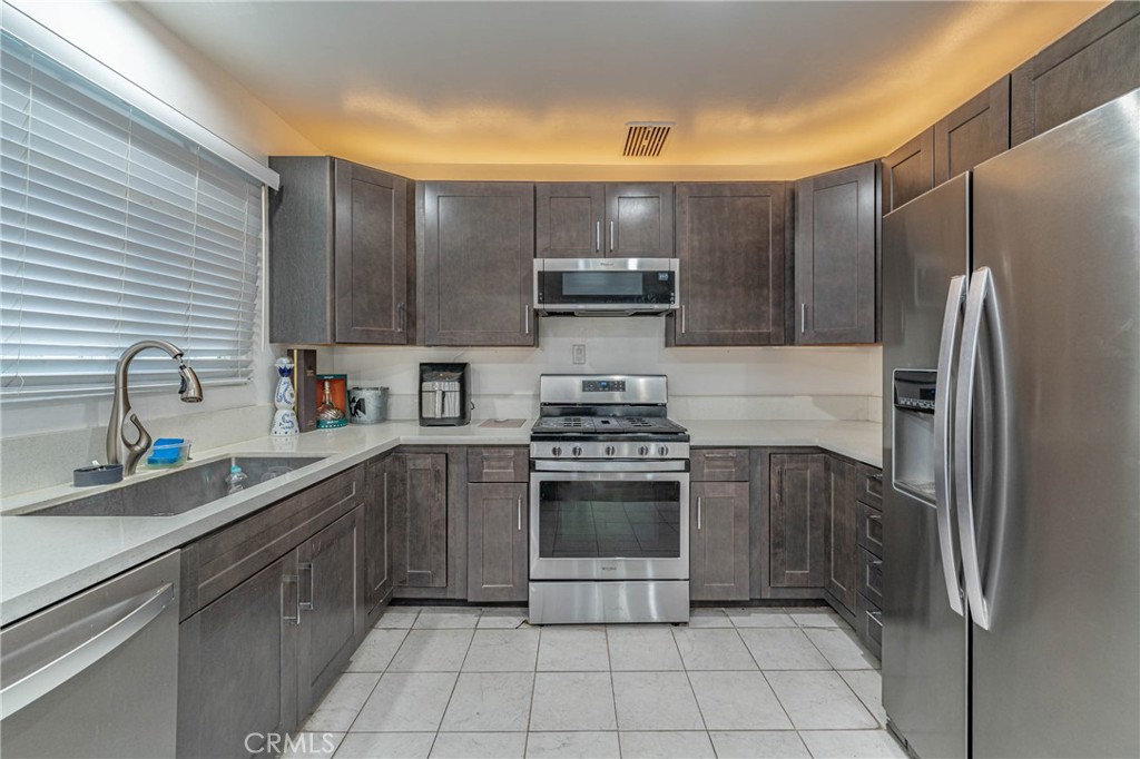 325 Cedar Property Photo 10