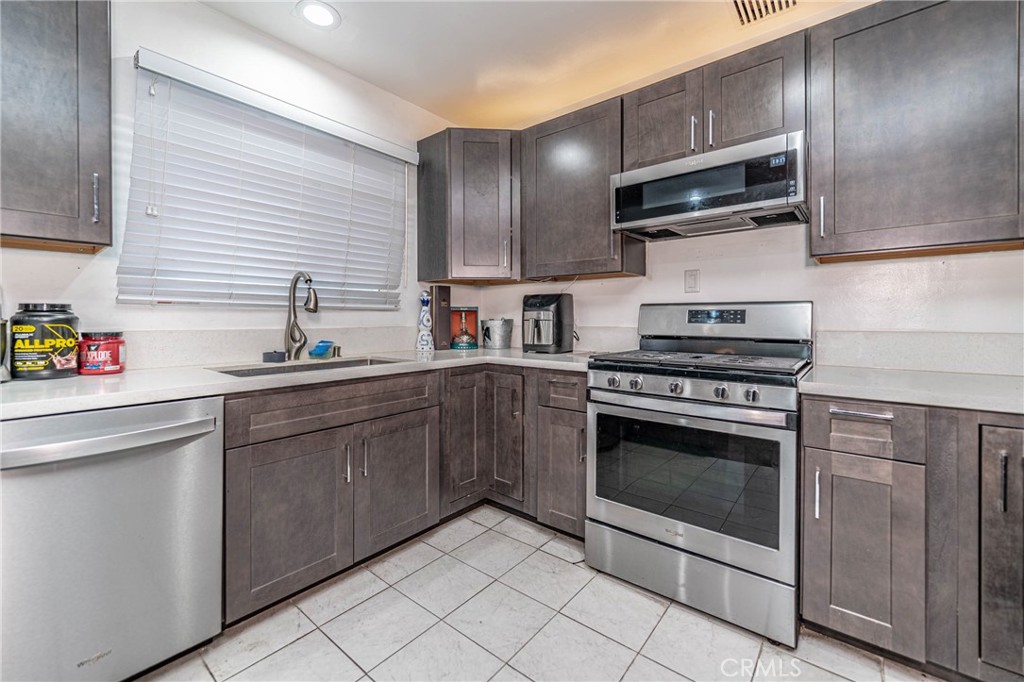 325 Cedar Property Photo 11