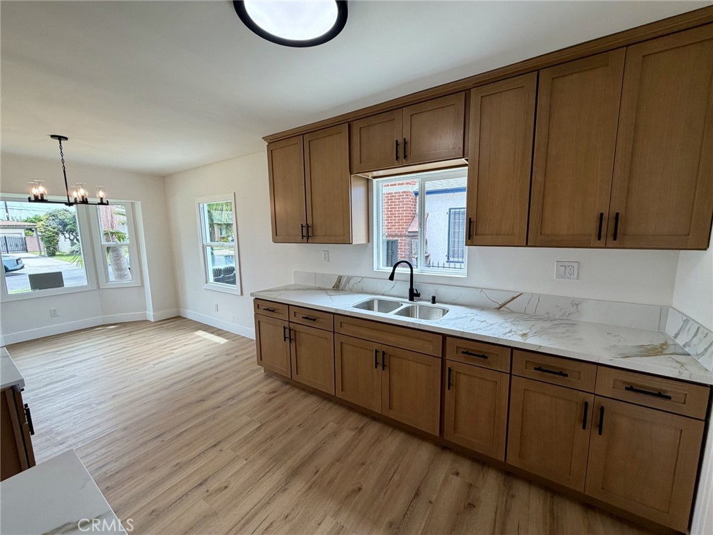709 S Chester Avenue S Property Photo 5