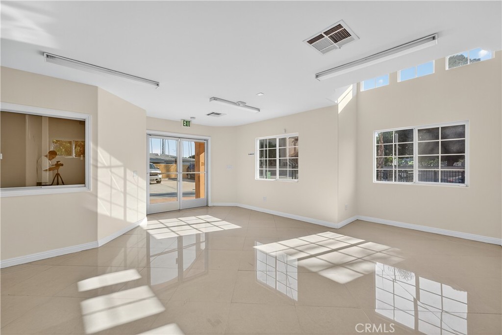 447 N Prairie Avenue Property Photo 4