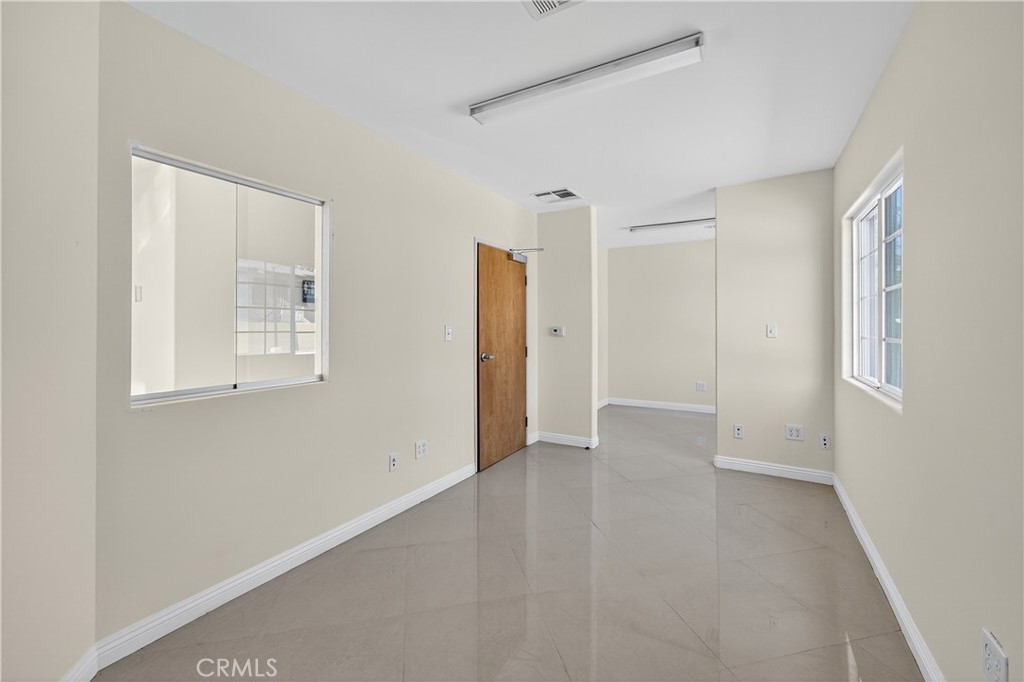 447 N Prairie Avenue Property Photo 6