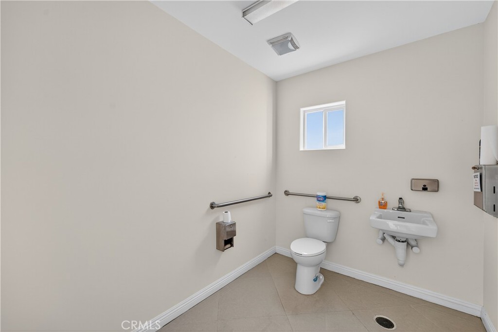 447 N Prairie Avenue Property Photo 8