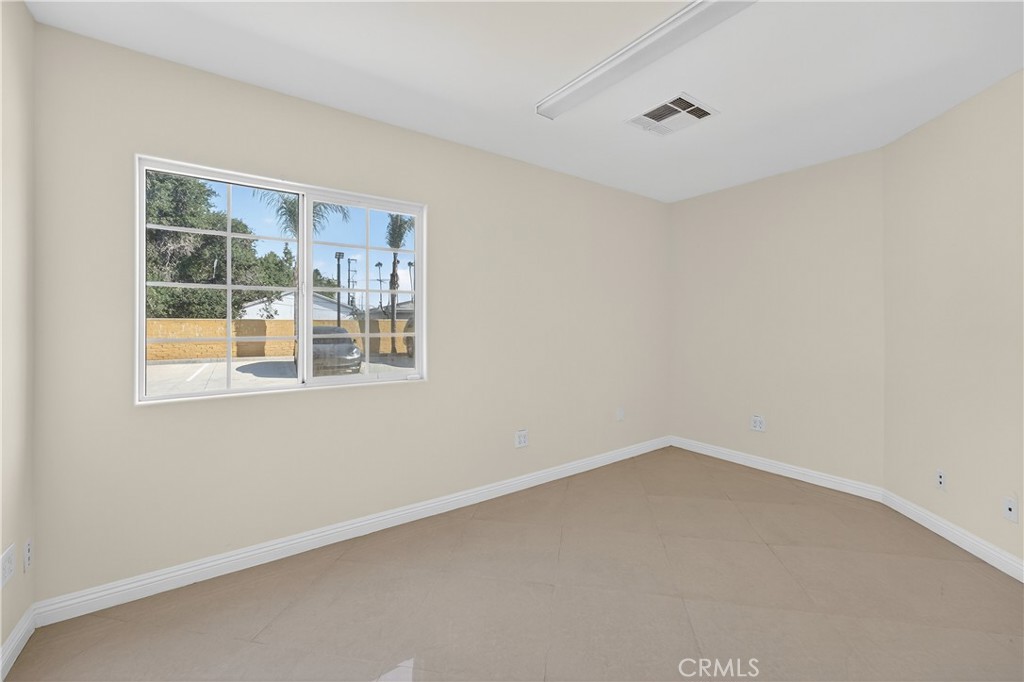 447 N Prairie Avenue Property Photo 10