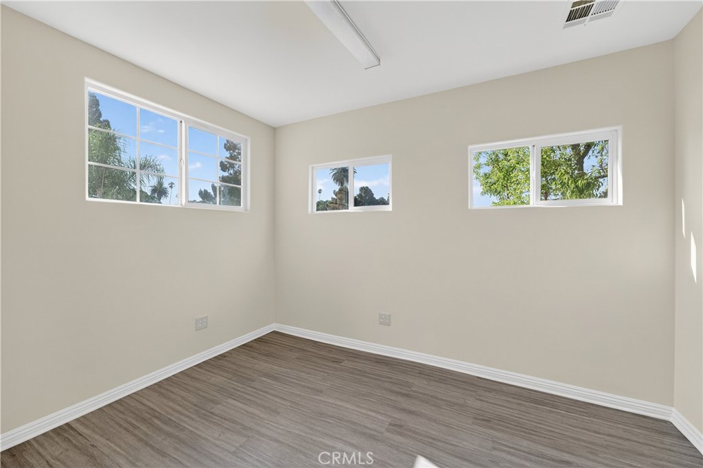 447 N Prairie Avenue Property Photo 16