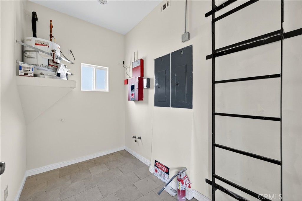 447 N Prairie Avenue Property Photo 18
