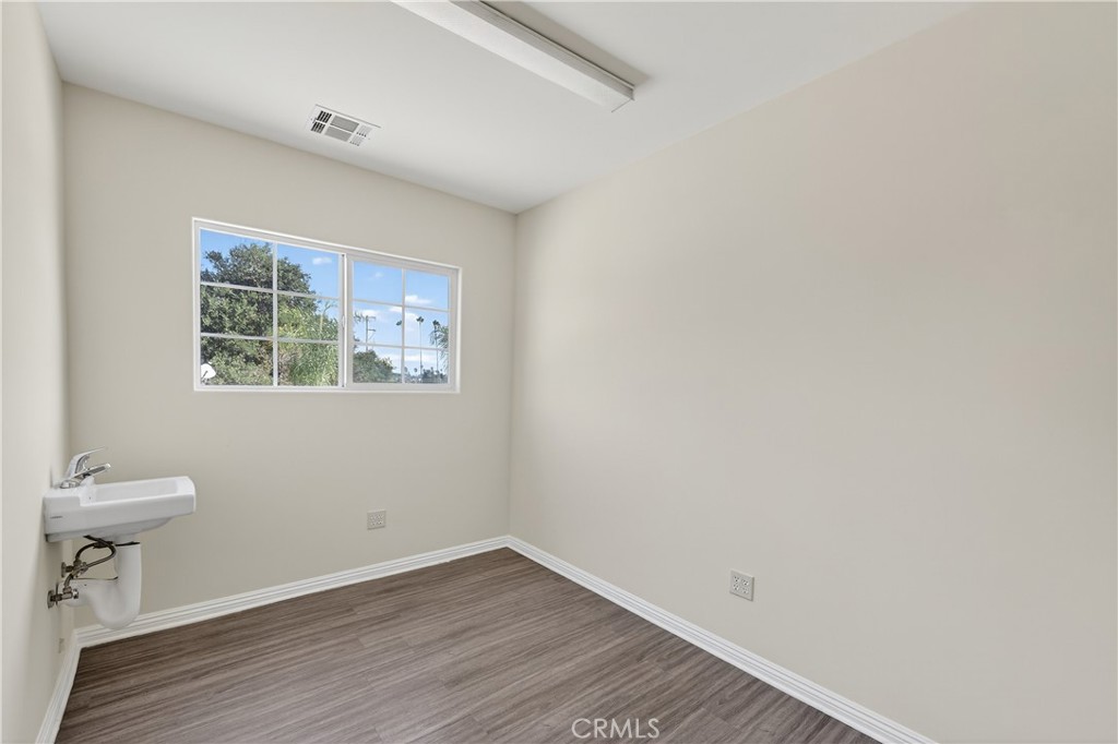 447 N Prairie Avenue Property Photo 19