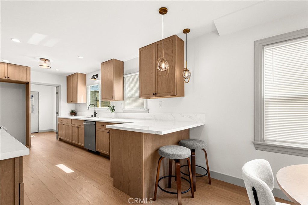 1707 W 65th Place Property Photo 11