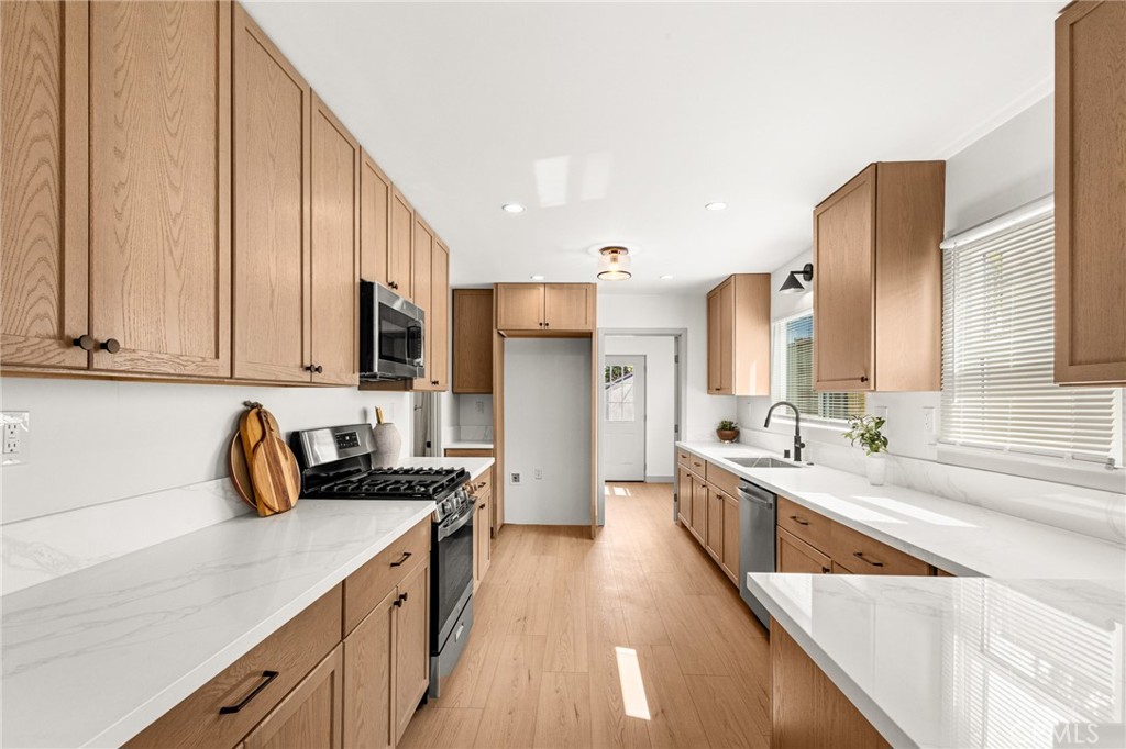 1707 W 65th Place Property Photo 12