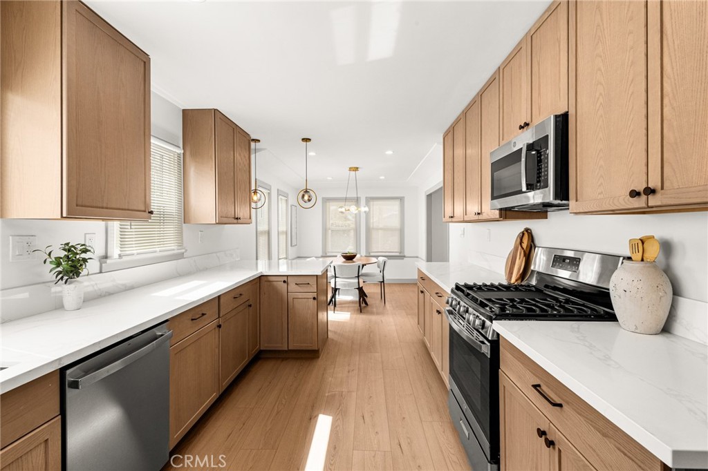 1707 W 65th Place Property Photo 13