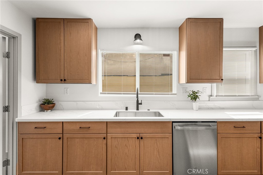1707 W 65th Place Property Photo 14