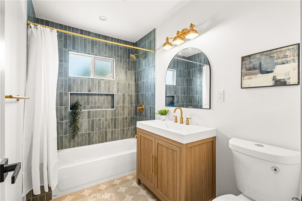 1707 W 65th Place Property Photo 16