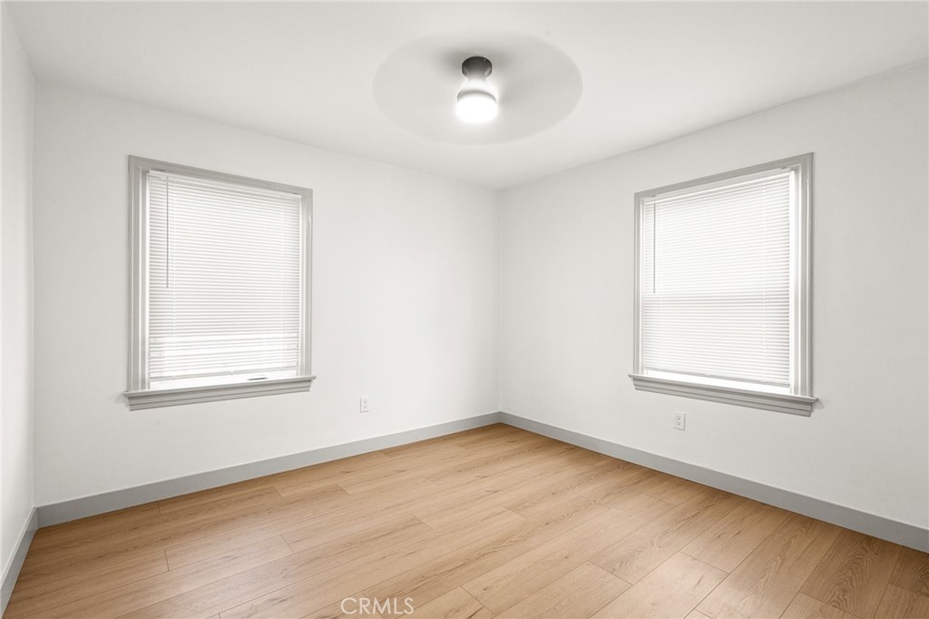 1707 W 65th Place Property Photo 17