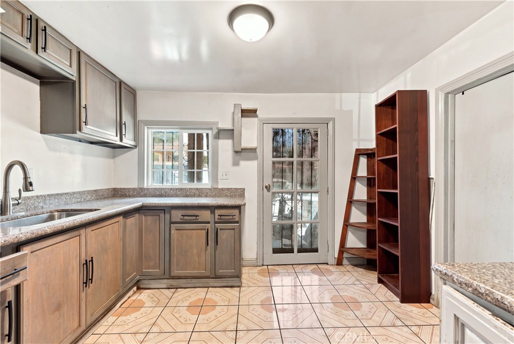 3073 Chadwick Property Photo 8