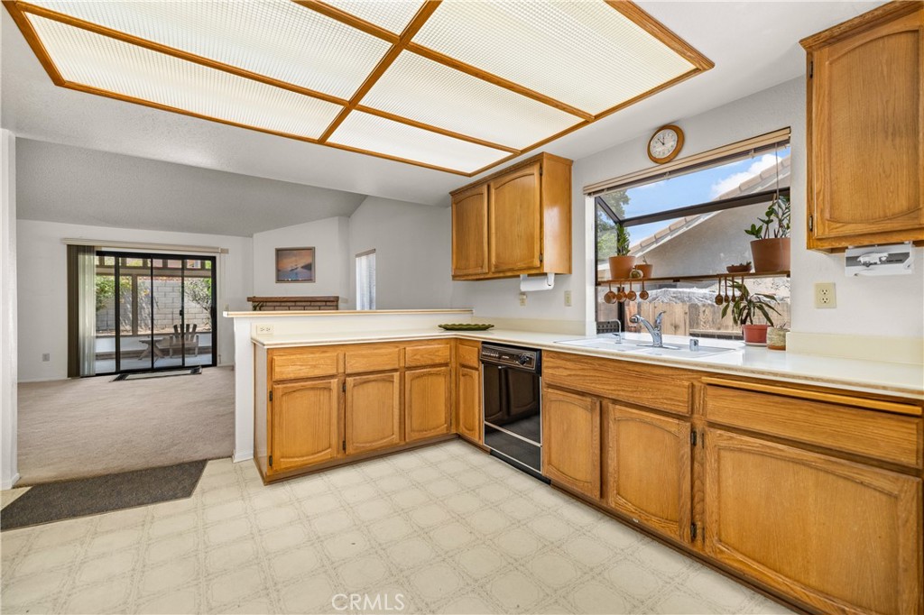 8526 Valley View Drive Property Photo 5