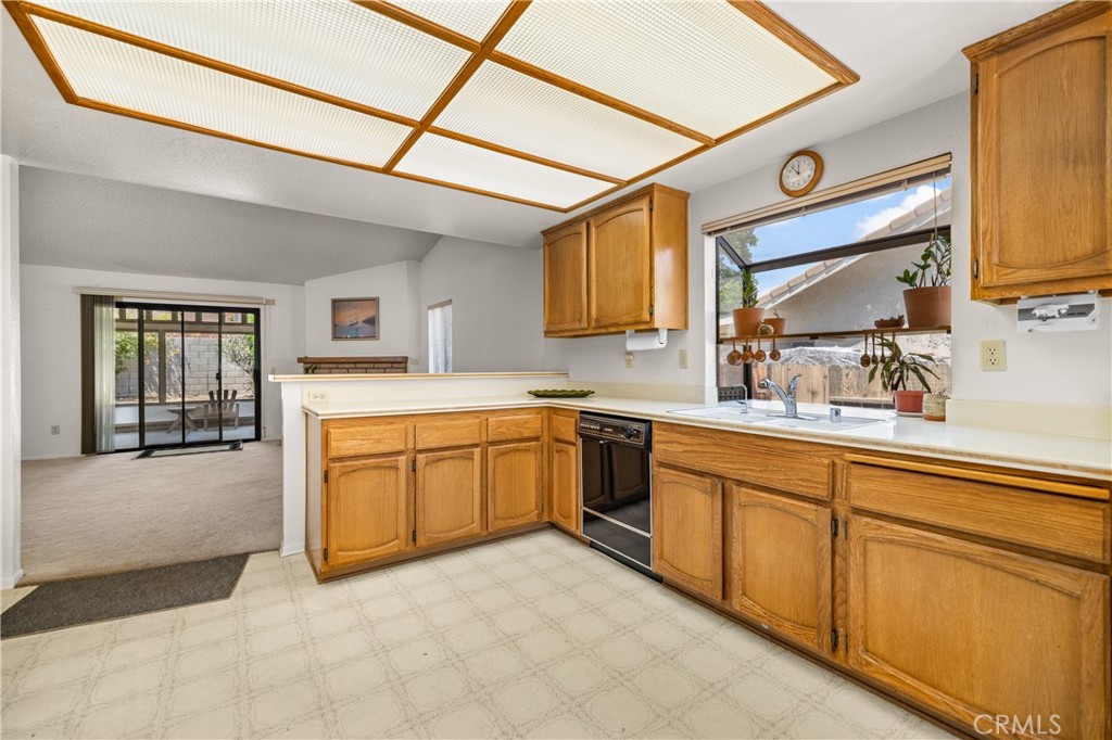 8526 Valley View Drive Property Photo 5