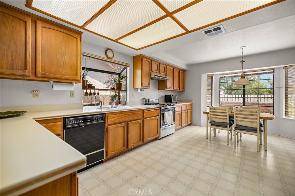 8526 Valley View Drive Property Photo 7