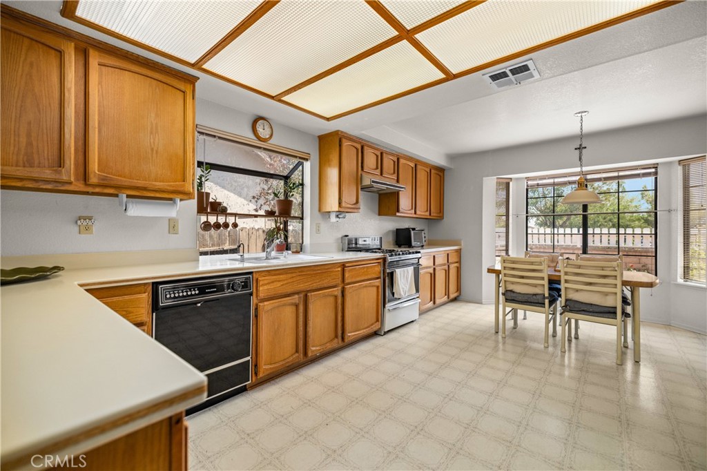8526 Valley View Drive Property Photo 7